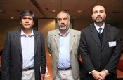 Ovidio Lobos, Administrativo Bienestar Social; Angel Chavez, Administrador de Servicio de Personas; ambos de El Mercurio SAP junto a Héctor González, Encargado de Asuntos Previsionales Pontificia Universidad Católica de Chile. 