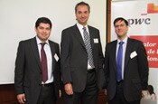 Francisco González, SCM Sales Manager y Exequiel Labari, ambos de Oracle Chile junto a Sebastián Goycoolea, Gerente de Consultoría y Asesoría Empresarial de PwC Chile.