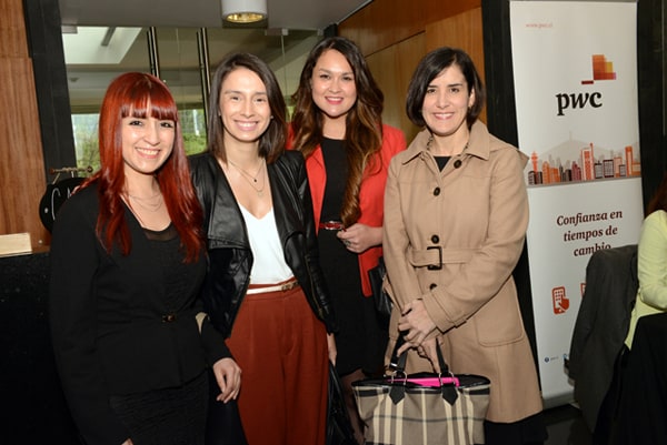 Alicia Díaz, Natalia Durán; Carla Grandón; María Fernanda Padrón, gerente Desarrollo y Servicio, todas de Fondo Esperanza
