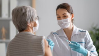 新型コロナワクチン接種がもたらす 新たな世界への準備 第2回 マスクを外すタイミングと そのために必要なアクションとは何か 前編 Pwc Japanグループ