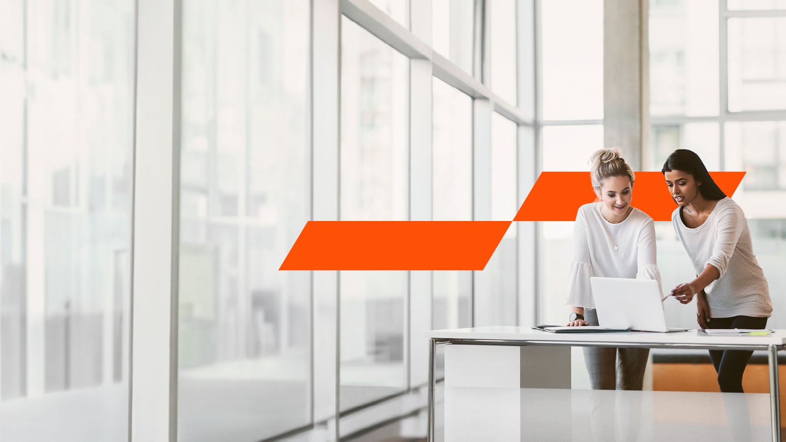 discussion entre femmes d'affaires