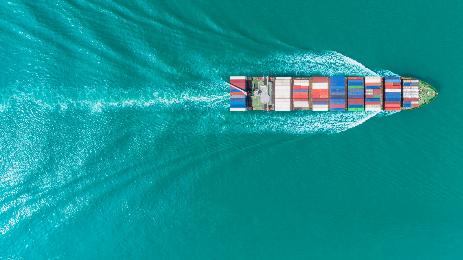 Containerschiff auf dem Meer