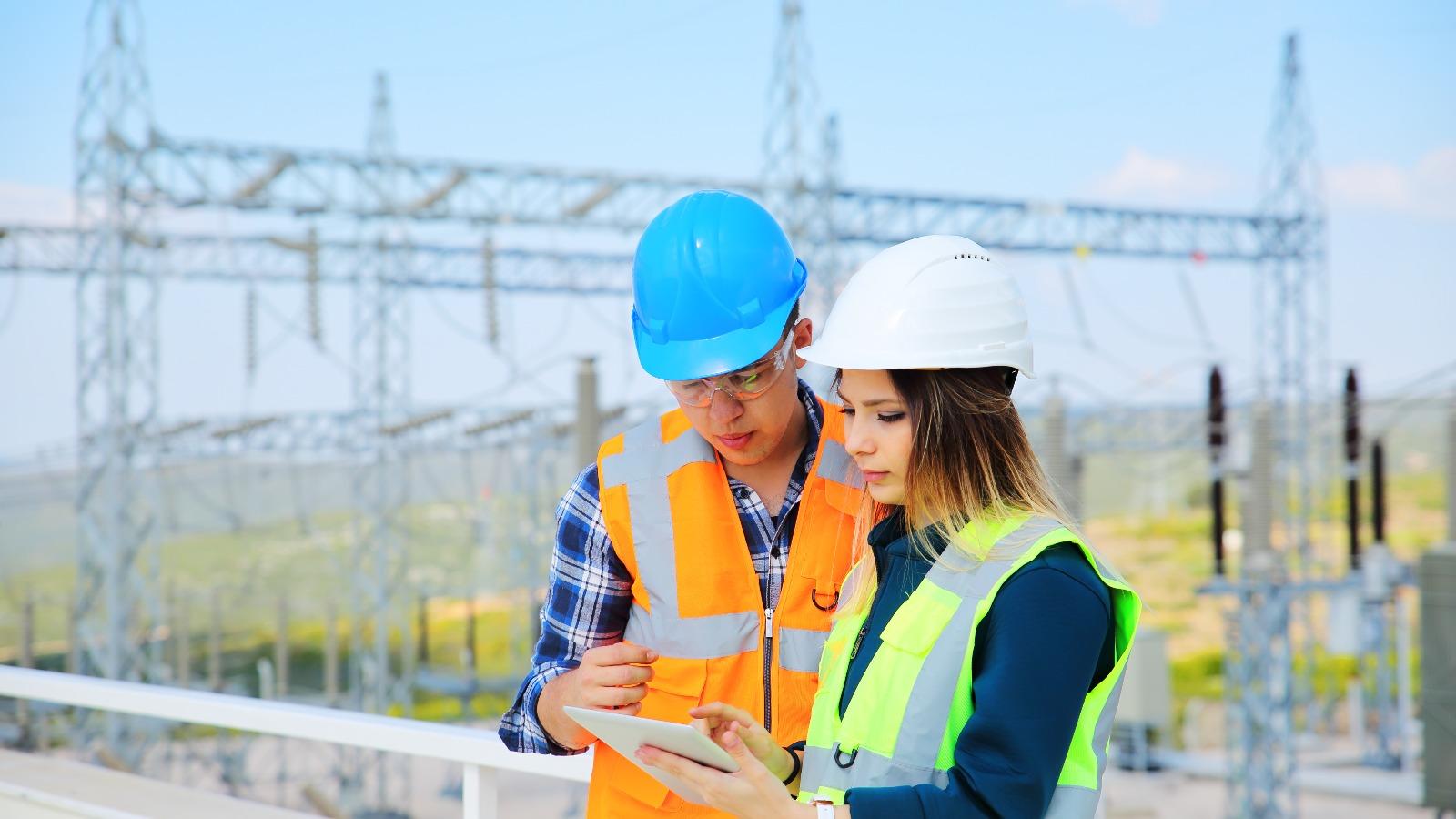 A constuction worker viewing a tablet